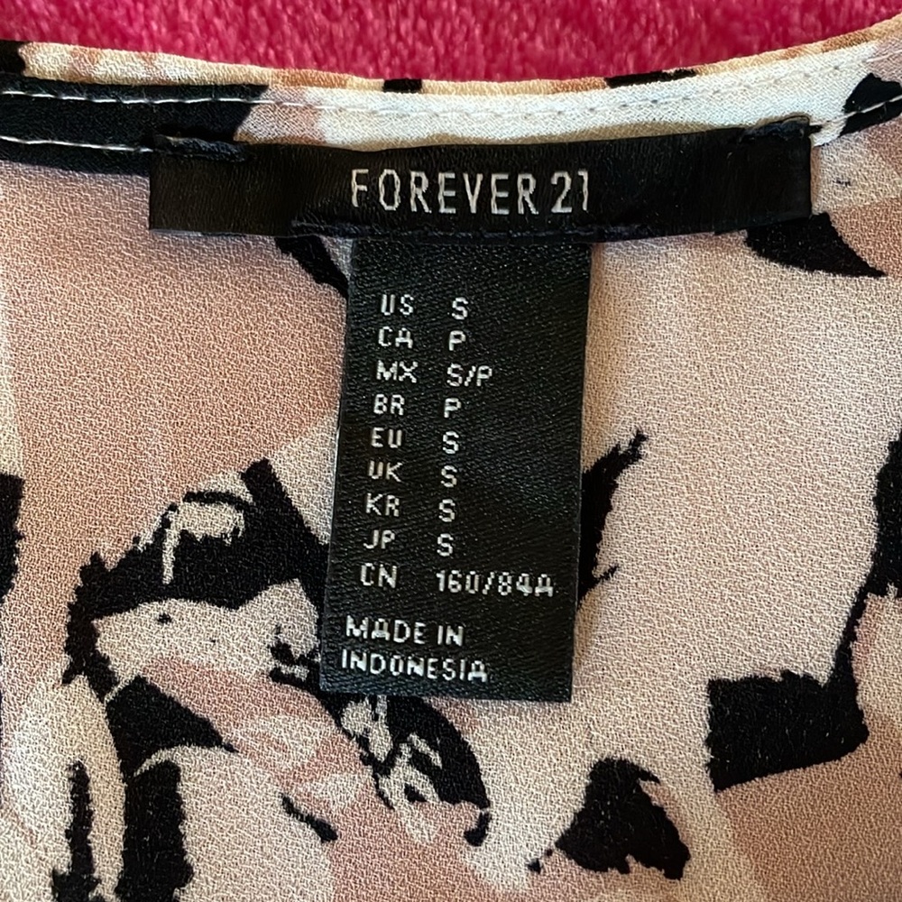 FOREVER 21 Patterned top - Picture 5 of 6